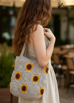 Golden Sunflower Bloom (Cream)